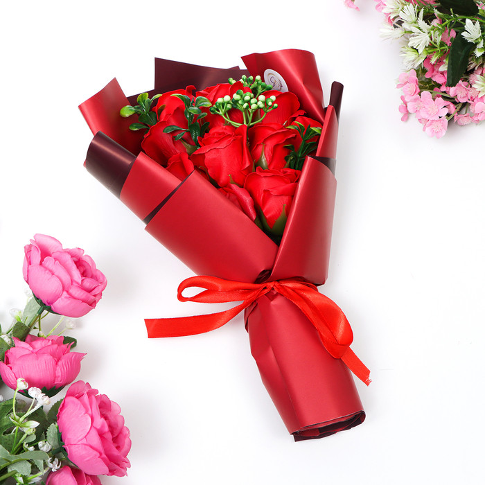 Эксклюзивный букет из красных мыльных роз, 11 шт - фото 6 - id-p226754057