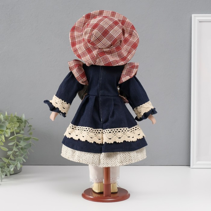 Кукла коллекционная керамика "Есения в бежевой жилетке и синей юбке" 39 см - фото 4 - id-p226776212