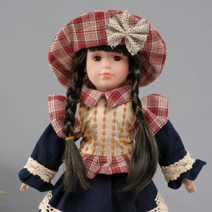 Кукла коллекционная керамика "Есения в бежевой жилетке и синей юбке" 39 см - фото 5 - id-p226776212