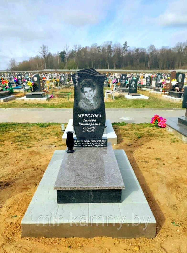 ОДИНОЧНЫЙ КОМБИНИРОВАННЫЙ ПАМЯТНИК ИЗ ГАББРО-ДИАБАЗ И ВОЗРОЖДЕНИЕ