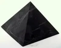 Шунгитовая пирамида неполированная (длина грани основания 20 см)