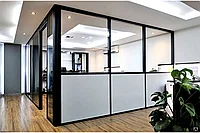 Современные тенденции в дизайне офисных перегородок из алюминия