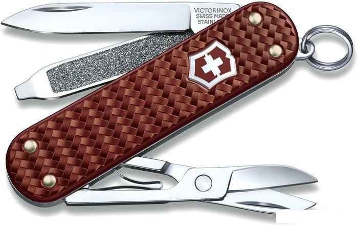 Нож-брелок Victorinox Classic Precious Alox 0.6221.4011G (коричневый) - фото 1 - id-p226412457