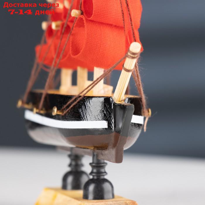 Корабль сувенирный малый "Марианна", борта с белой полосой, паруса алые, микс, 3×10×10 см - фото 2 - id-p226907875