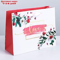 Пакет подарочный ламинированный "Любовь дарит тебе счастье", 22 × 17.5 × 8 см