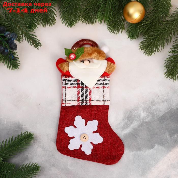 Носок для подарков "Дед Мороз и снежинка с пуговкой" 12х24 см, красный - фото 1 - id-p227005584