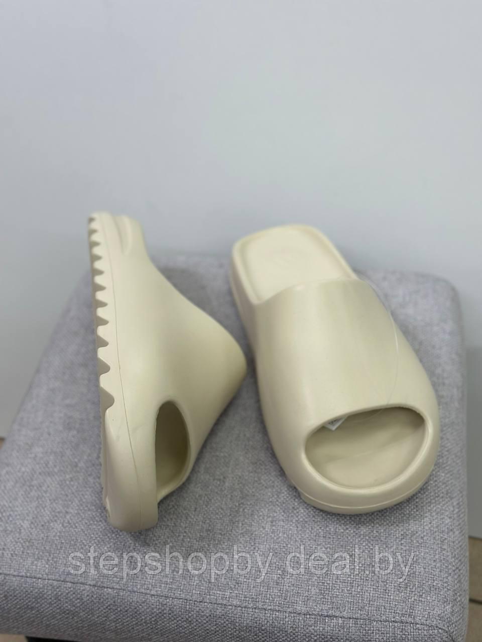 Cланцы Adidas Yeezy Slides "Bone" - фото 3 - id-p182765546