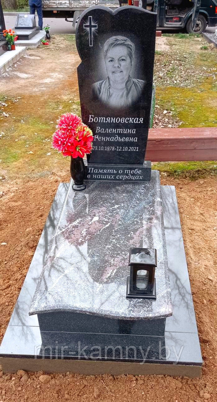 ОДИНОЧНЫЙ ПАМЯТНИК С ГРАНИТОМ АМФИБОЛИТОМ
