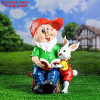 Садовая фигура "Гном с зайцем и книжкой" 42х28см