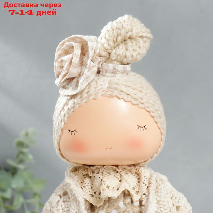Кукла интерьерная "Малышка в бежевом платье в горох, с цветочком" 39х12,5х17 см - фото 5 - id-p227112011