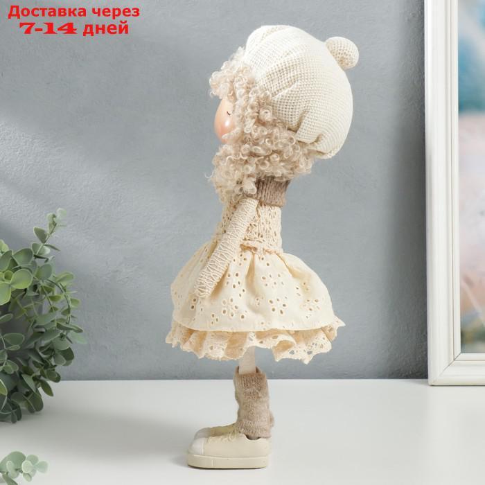 Кукла интерьерная "Малышка в берете, в бежевом наряде, с цветком" 36,5х13х17 см - фото 2 - id-p227112013