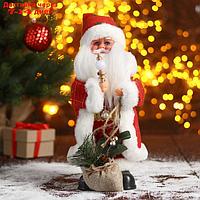 Дед Мороз "В красно-белой шубке в клетку с подарками" 17х30 см