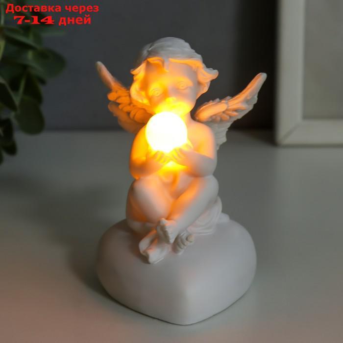 Сувенир полистоун свет "Белоснежный ангел на сердце с огоньком" 9х5,5х5,7 см - фото 1 - id-p227120363