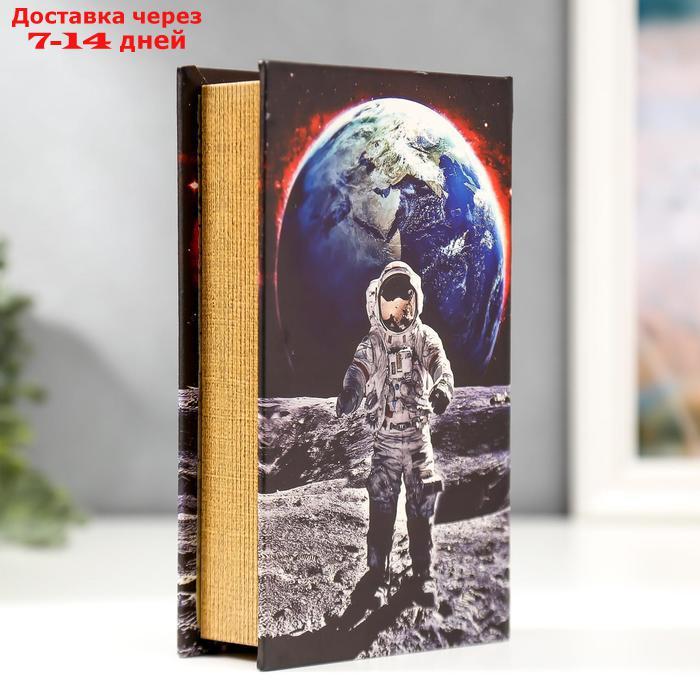 Сейф-книга дерево кожзам "Космонавт на луне" 21х13х5 см - фото 5 - id-p227107318