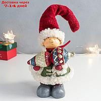 Сувенир полистоун "Гномик в красном колпаке с ёлочной игрушкой" 10,5х12,5х27,5 см