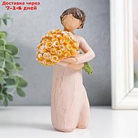 Сувенир полистоун "Девушка с букетом роз" 4х4,5х13 см