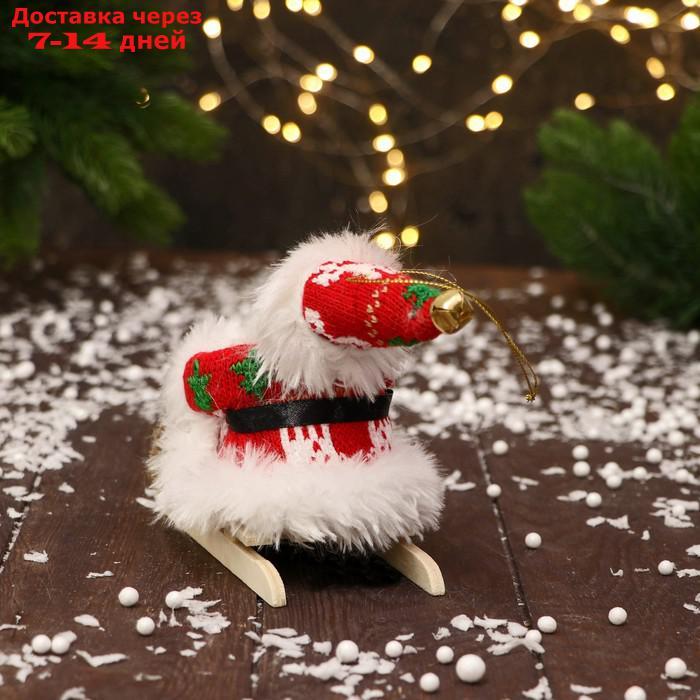 Дед Мороз "В костюмчике с узорами и мехом, на санях" 13 см, красно-белый - фото 3 - id-p227121114