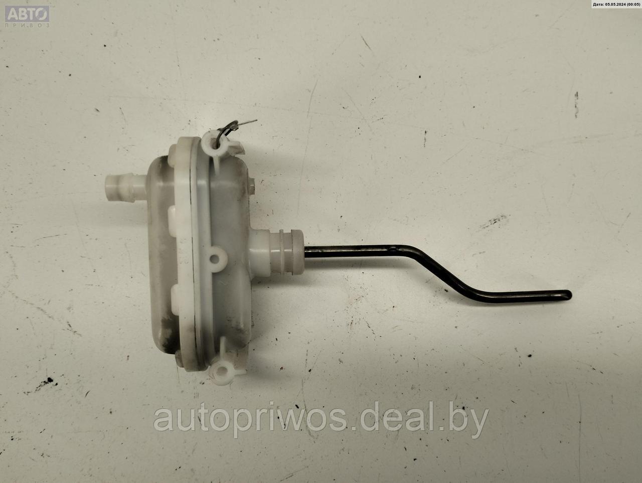 Активатор (привод) замка багажника Volkswagen Passat B4 - фото 2 - id-p227202421