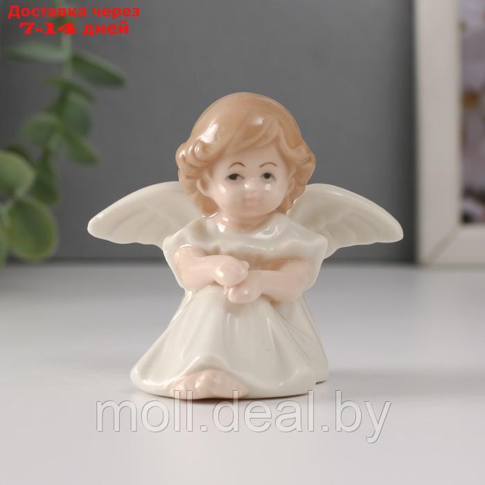 Сувенир керамика "Девочка-ангел в белом платье с рюшами сидит" 7,5х5,5х6,5 см - фото 1 - id-p227081502