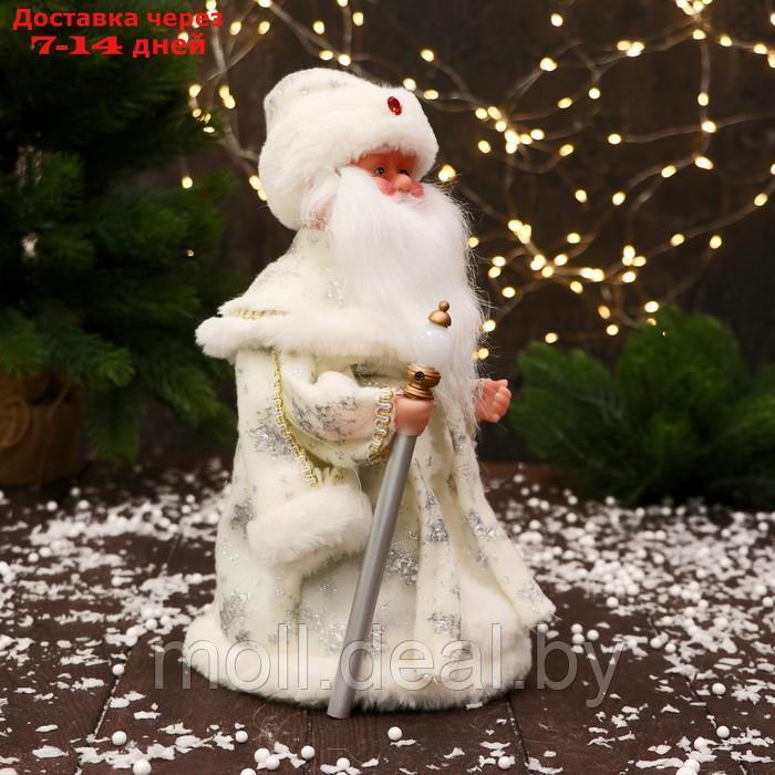 Дед Мороз "С фонариком на посохе и узорами на шубке" 30 см, двигается, белый - фото 2 - id-p227121430