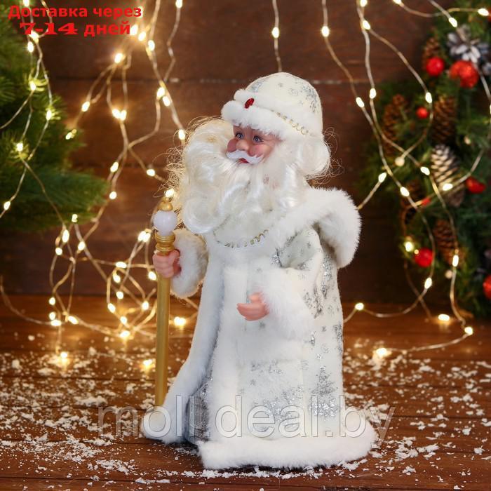 Дед Мороз "С фонариком на посохе и узорами на шубке" 30 см, двигается, белый - фото 8 - id-p227121430