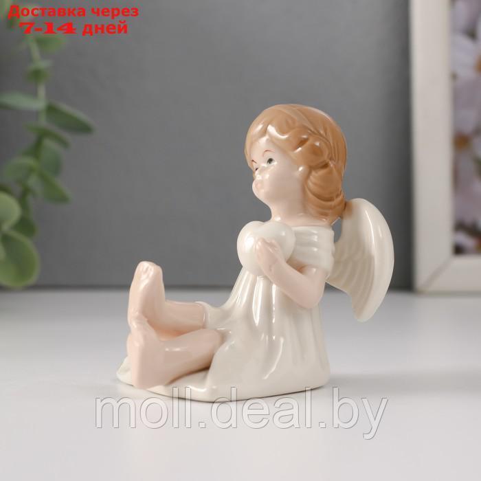 Сувенир керамика "Девочка-ангел в белом платье с сердцем сидит" 6,5х5х7 см - фото 2 - id-p227081607