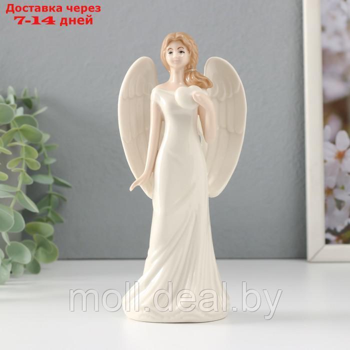 Сувенир керамика "Девушка-ангел в белом платье с сердцем в руке" 8,5х6,2х18 см - фото 1 - id-p227081608
