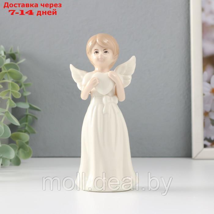 Сувенир керамика "Девочка-ангел в белом платье с сердцем в руках" 6,6х5х15,7 см - фото 1 - id-p227081611