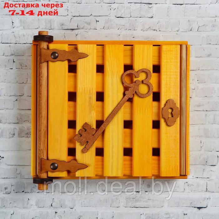 Ключница деревянная "Золотой ключик", 23 х 20 х 6 см, 4 крючка - фото 1 - id-p227090071