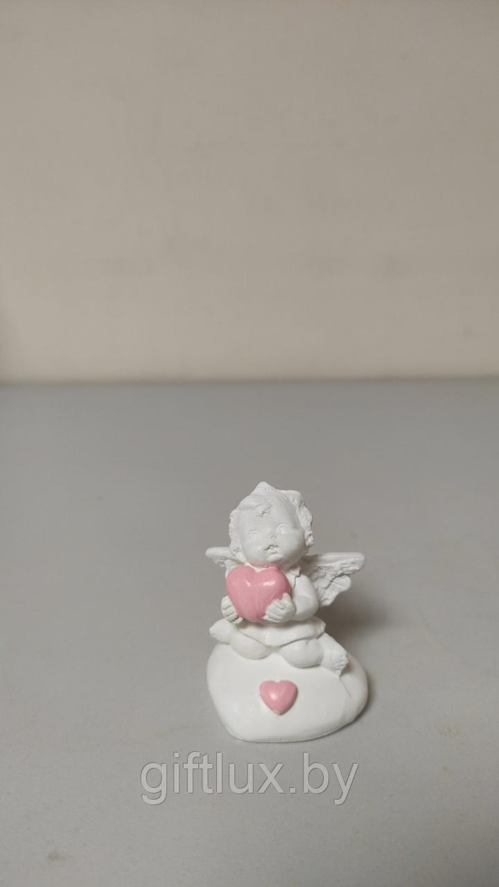 Ангел малыш с сердцем, гипс, сувенир 4*5 см