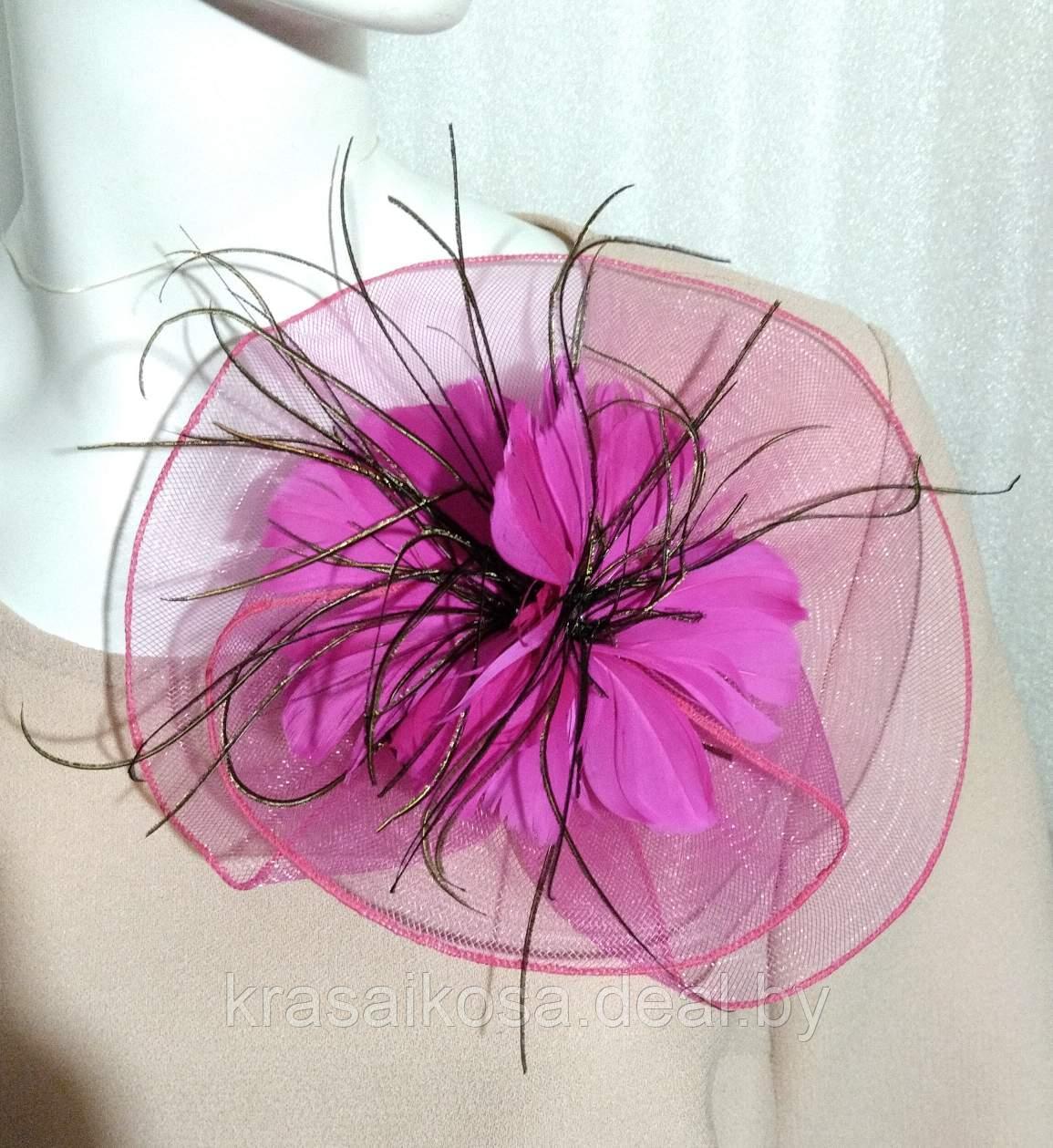 Брошь Цветок с перьями из ткани сеточка большая Розовый 2 в 1 тканевая фуксия - фото 1 - id-p142034556