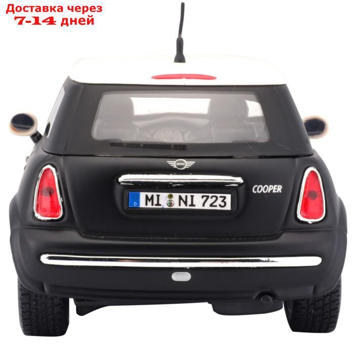 Машинка Maisto Die-Cast Mini Cooper, открывающиеся двери, 1:24, цвет чёрный с белой крышей - фото 5 - id-p226939219