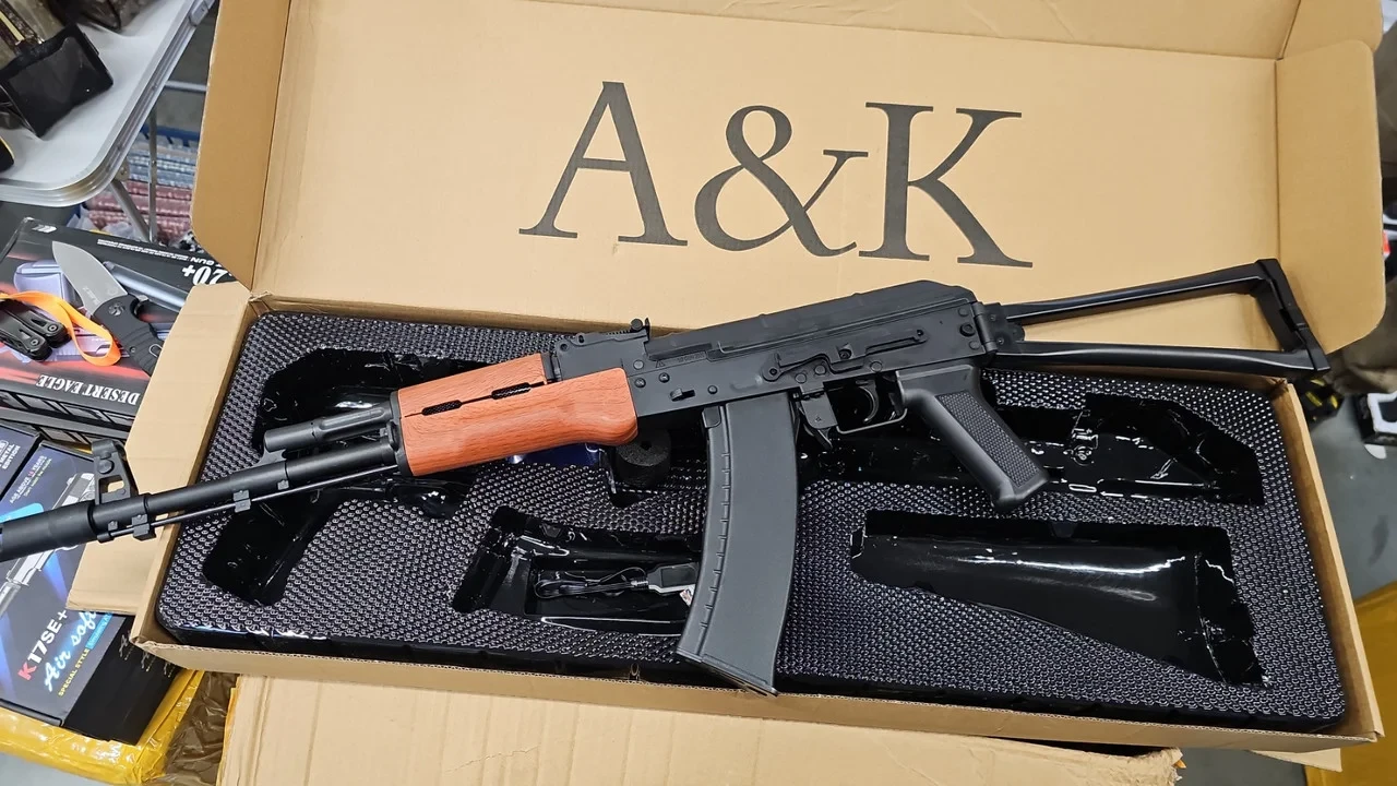 Детский штурмовой автомат Калашникова AK 47 АК47 из металла орбизы на аккумуляторе Премиум качество 2 вида - фото 1 - id-p227303233
