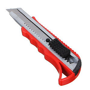 Нож сегмен. с фиксатором,лезвия 0,4мм, ширина 18мм,  пластик, металл, 685-018