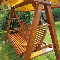 Деревянные качели с крышей