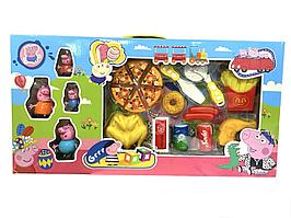Игровой набор героев  "Свинка Пеппа Peppa Pig  на кухне".