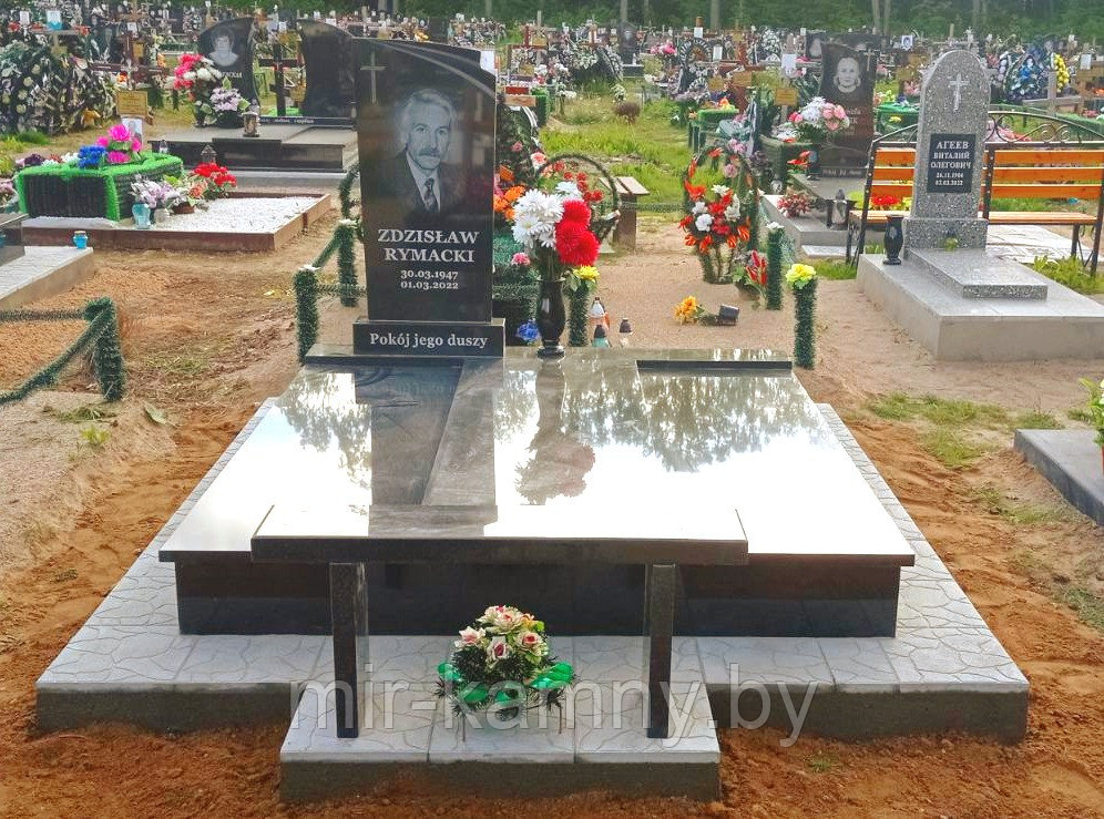 ДВОЙНОЙ ГРАНИТНЫЙ ПАМЯТНИК В ЛИДЕ