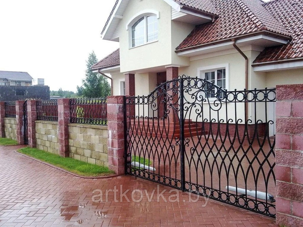 Заплетенные кованые распашные ворота