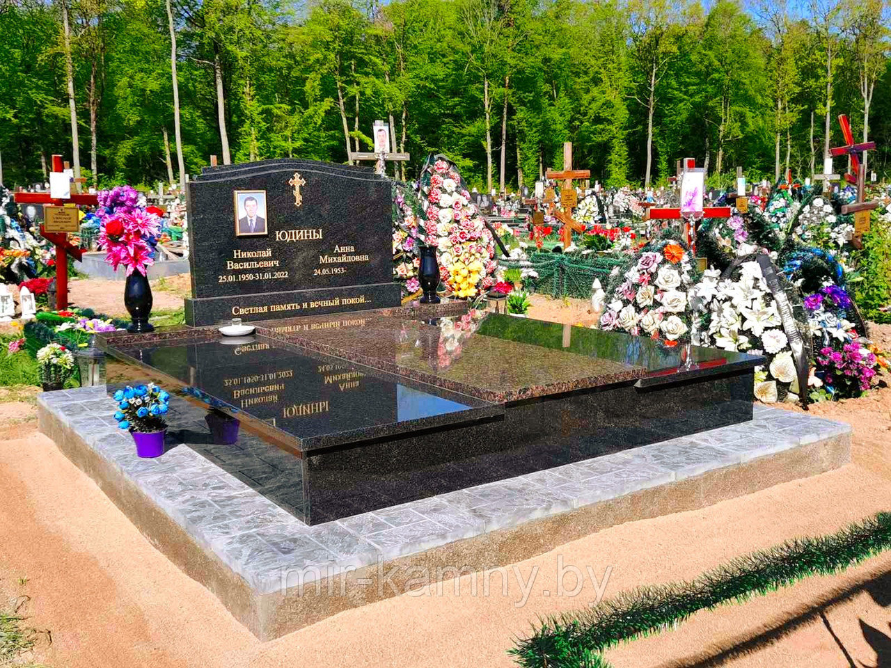 ДВОЙНОЙ ГРАНИТНЫЙ КОМПЛЕКС С ПОСЛЕДУЮЩИМ ПОДХОРОНЕНИЕМ