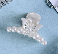Краб для волос Белый туман бабочка в бусинах, 7см, белый 4623371