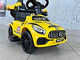 Детский толокар RiverToys F001FF-P (желтый) Mercedes, фото 5