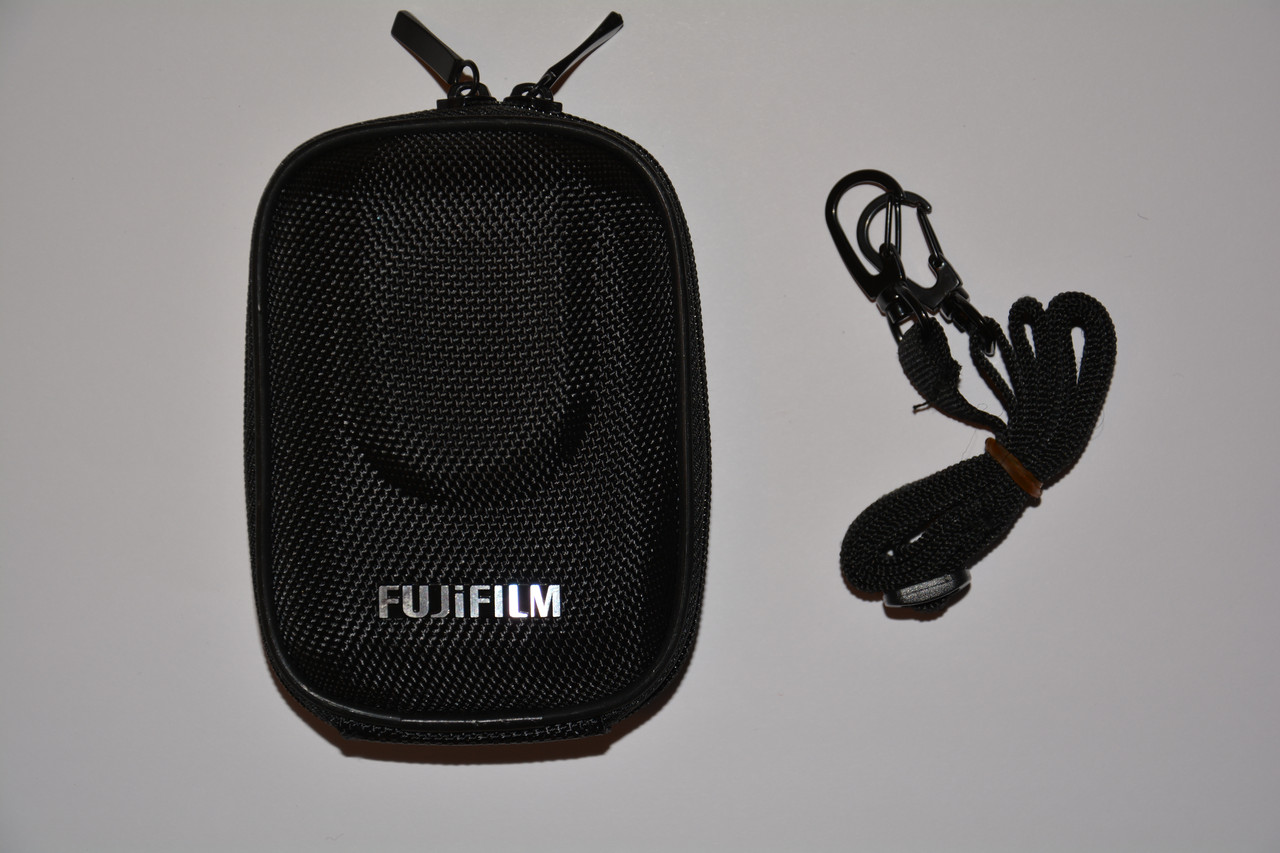 Сумка для фотоаппаратов Fujifilm, твёрдая - фото 1 - id-p33524828