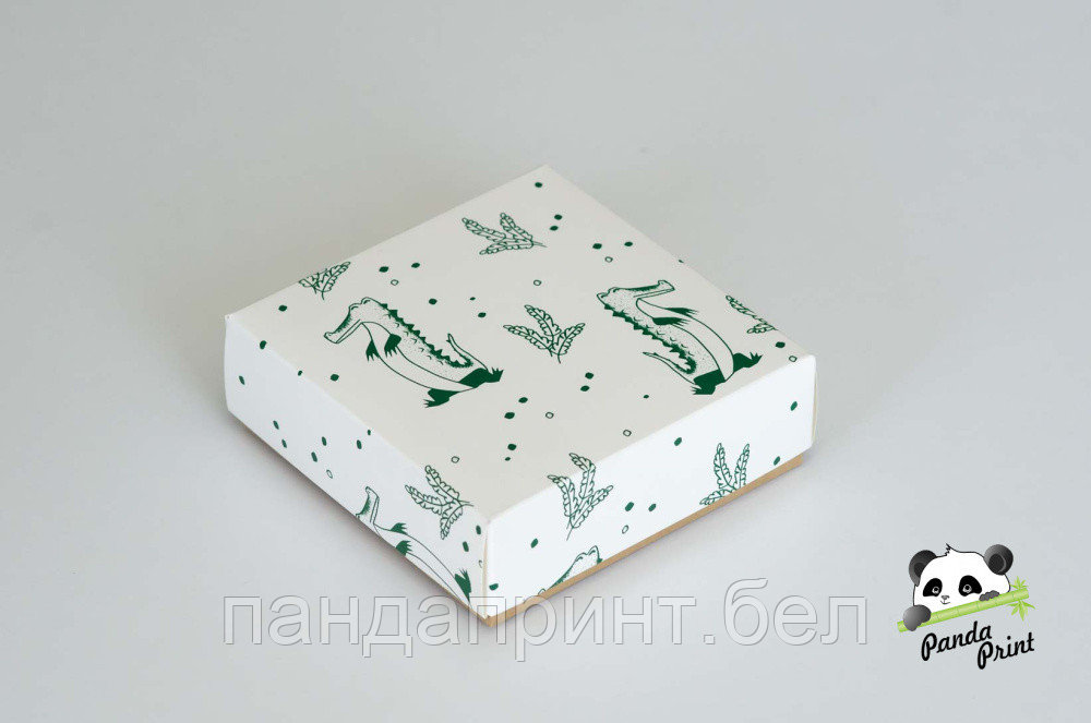 Коробка 120х120х40Крокодилы на белом (крафт дно)