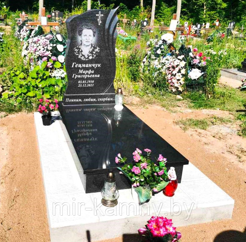 ГРАНИТНЫЙ ПАМЯТНИК КЛАССИЧЕСКОГО ОБРАЗЦА