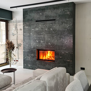 Современный камин в плитке