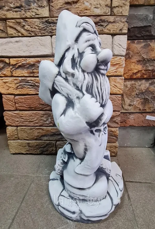Садовая скульптура гнома