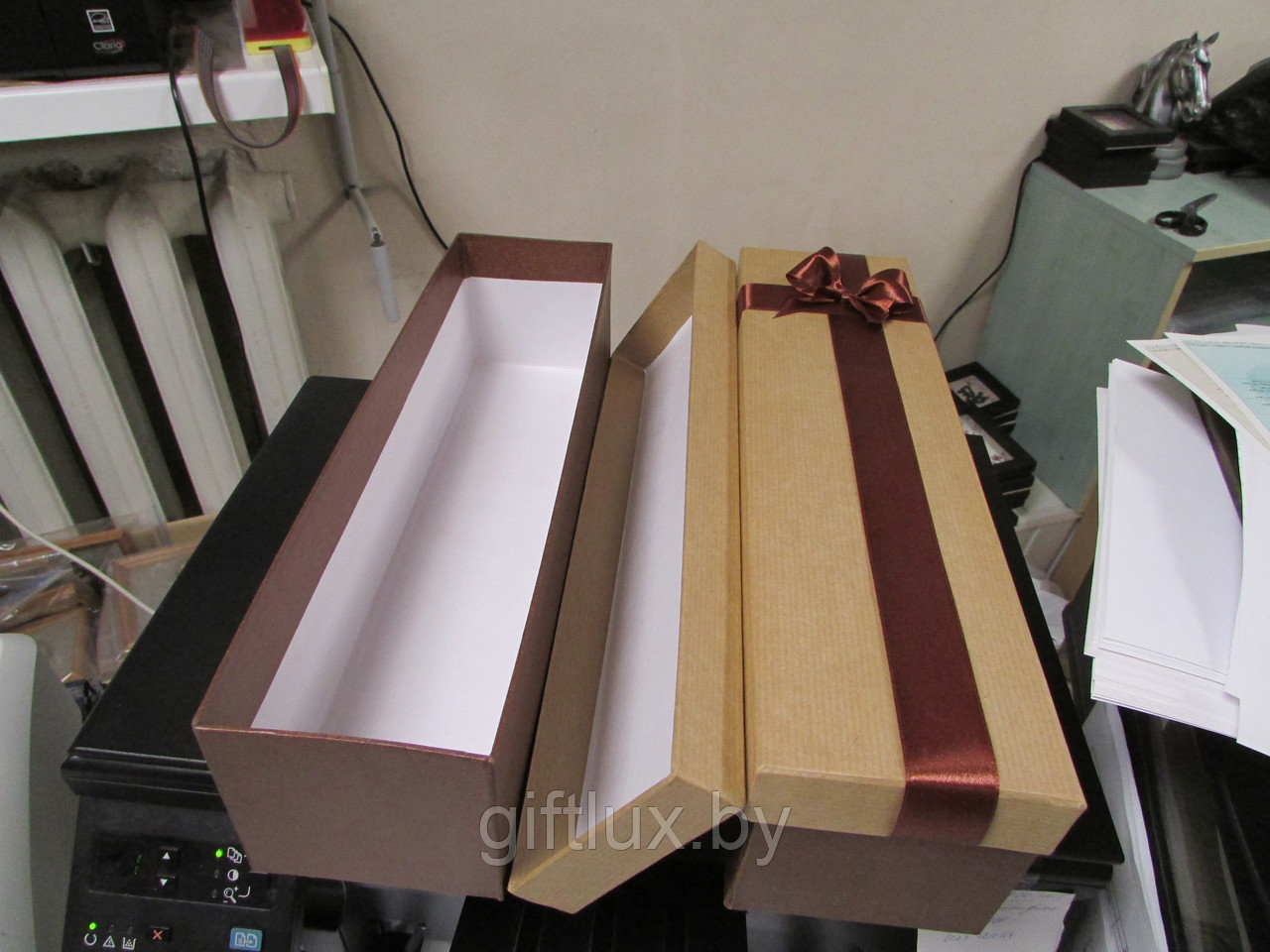 Коробка подарочная с бантом "Однотон" 9*9*33 см (под бутылку) - фото 1 - id-p33713966
