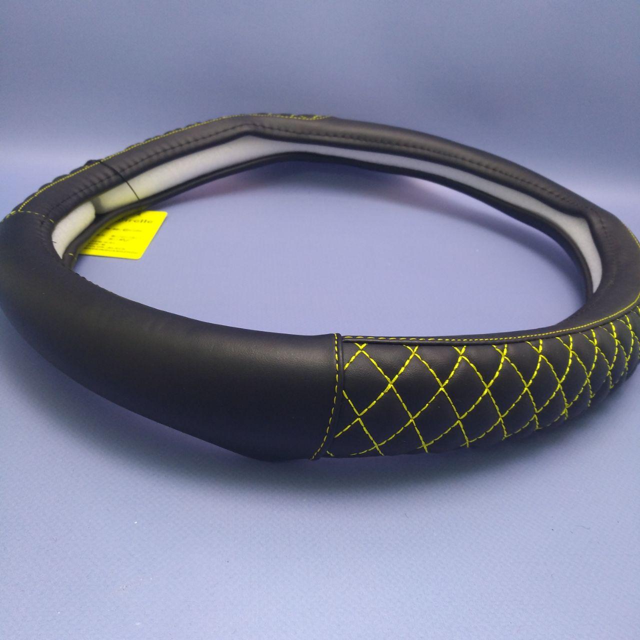 Оплетка - чехол на руль автомобиля классический New, М 37-39 см., Черный с желтой шнуровкой