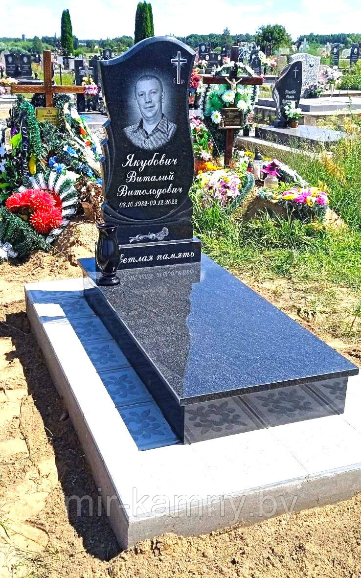 ОДИНОЧНЫЙ ГРАНИТНЫЙ ПАМЯТНИК В ЩУЧИНЕ
