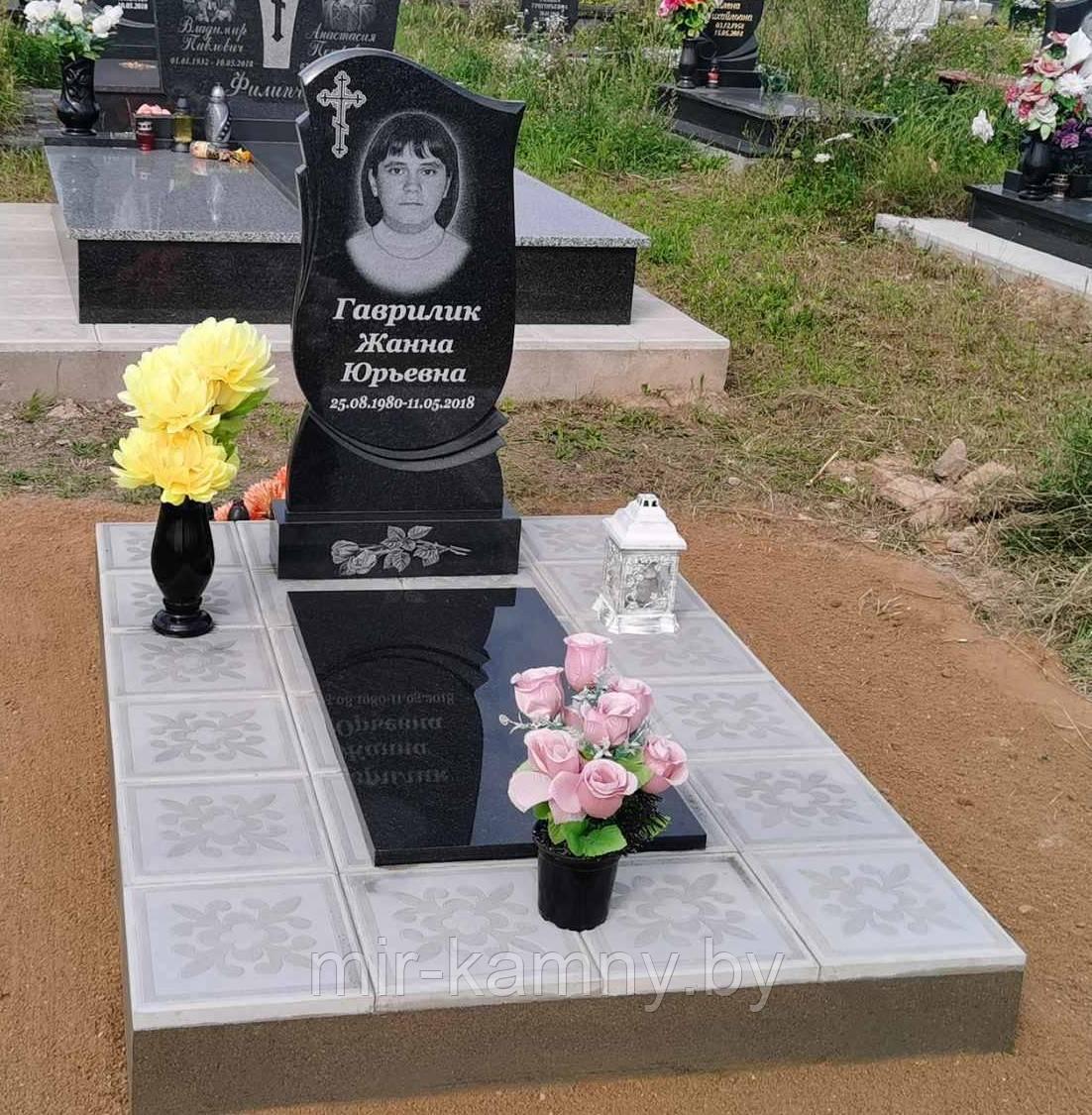 ОДИНОЧНЫЙ ПАМЯТНИК ИЗ ГАББРО-ДИАБАЗА